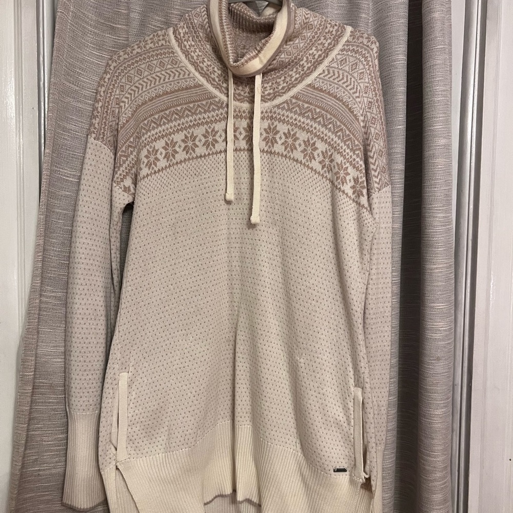 Beautiful skiing style turtleneck tunic sweater